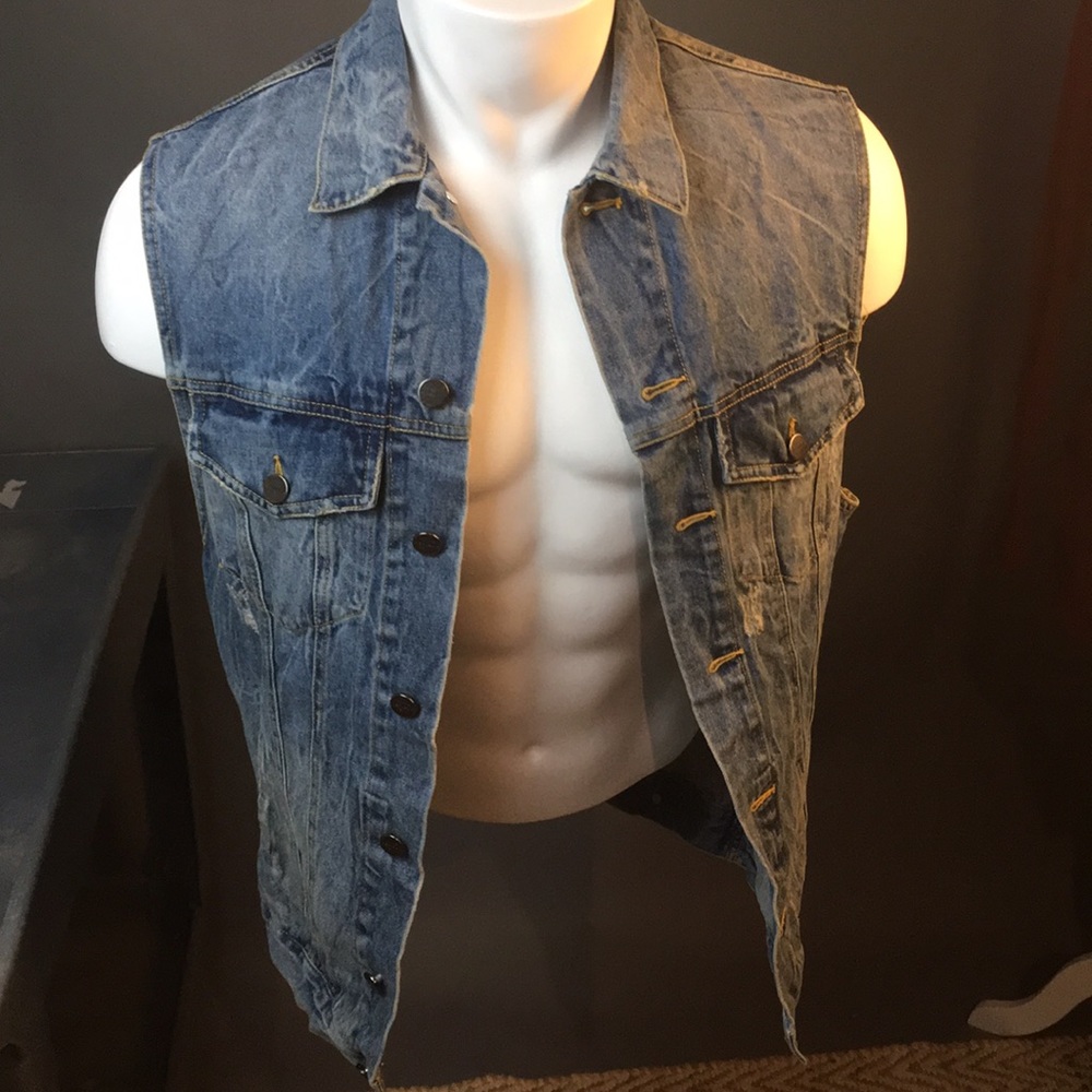 For the Republic men’s sleeveless jean jacket sz M